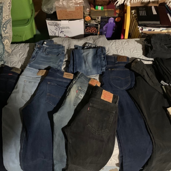 10 pair of JEANS, 5pair pants size 33,32,&. 34,33, &. 34,32